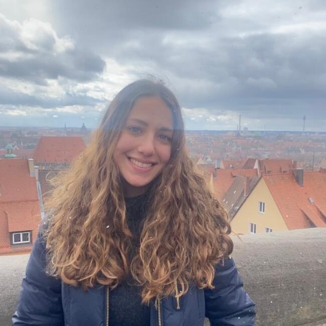 Babysitter in Valencia: Daniella