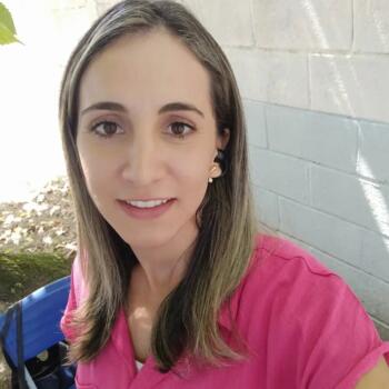 Babá Guarujá: Simone