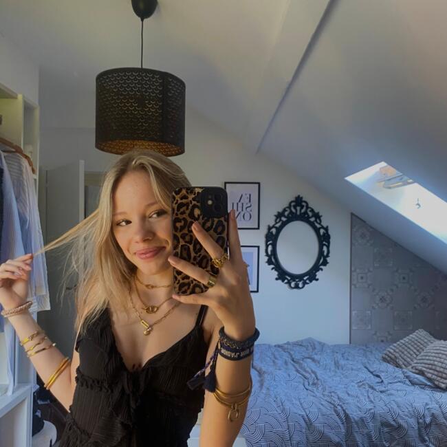 Babysitter in Ambarès-et-Lagrave: Emma