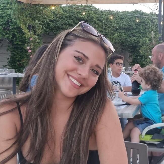 Babysitter in Le Mesnil-le-Roi: Louane