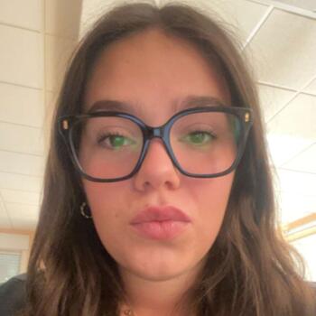 Babysitter in Ussel: Justine