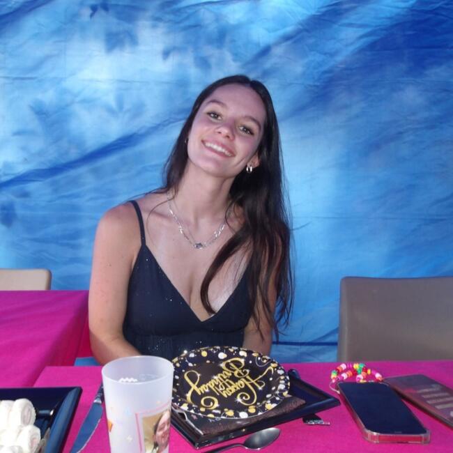 Babysitter in Brest: Nora