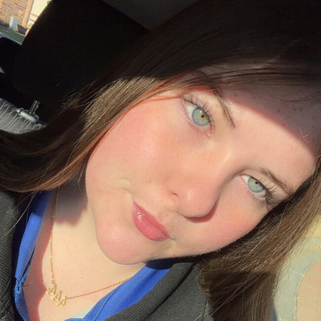 Babysitter in Freeling: Kayley