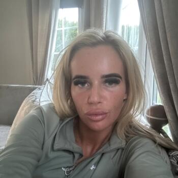 Babysitting job in Gravesend: babysitting job Charmaine