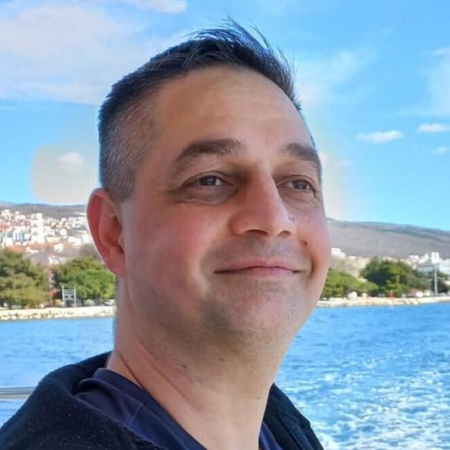 Bébiszitter Kacsóta területén: László