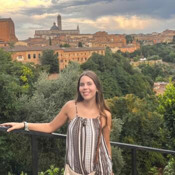 Nanny in Seville: Laura