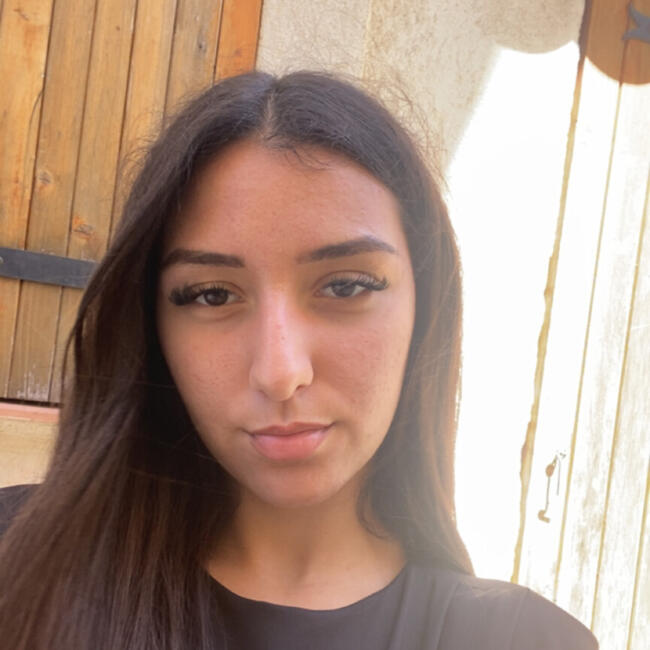Babysitter in Aubagne: Leila