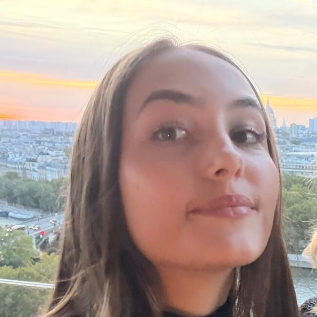 Babysitter in Écully: Juliette