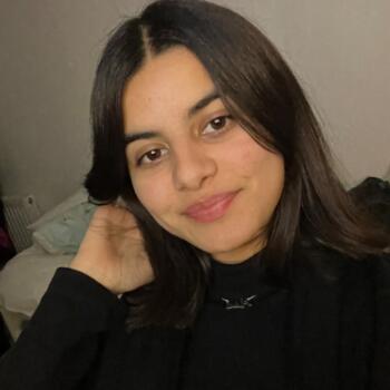 Babysitter in Lens: Sana