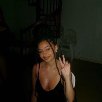 Babysitter in La Ferté-Bernard: Nayla