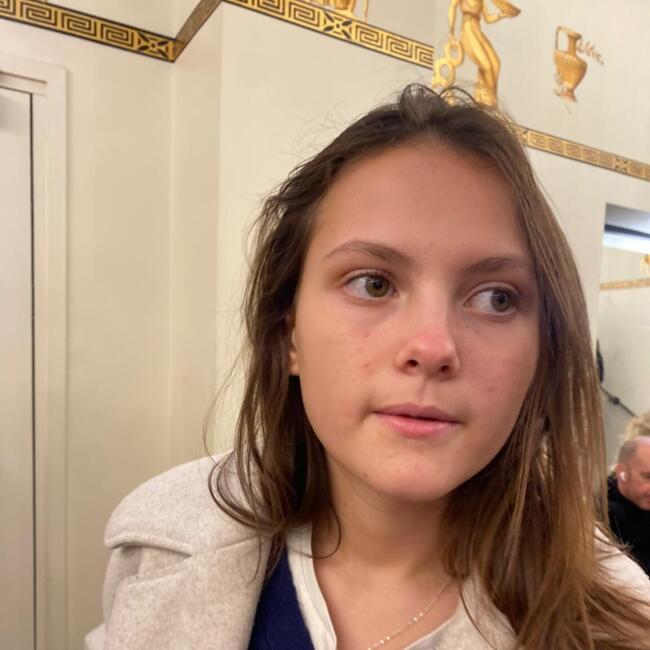 Babysitter in Sainte-Luce-sur-Loire: Lola