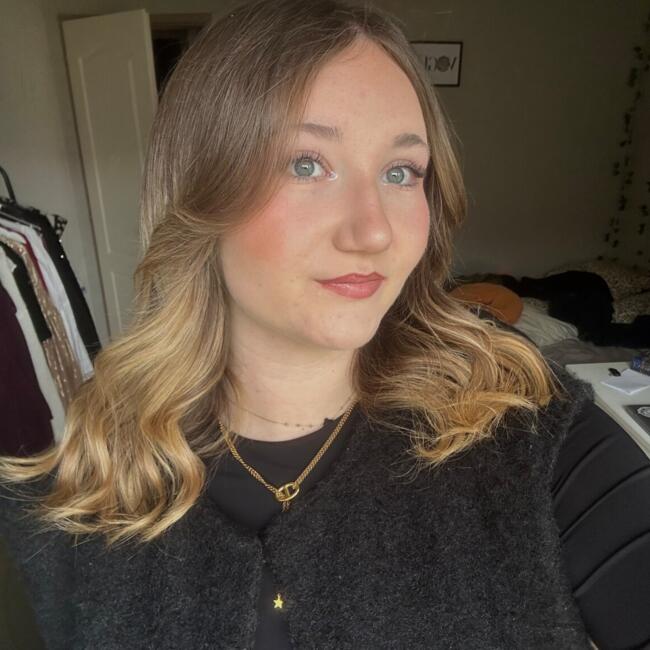 Babysitter in Saint-Denis-lès-Bourg: Clémence