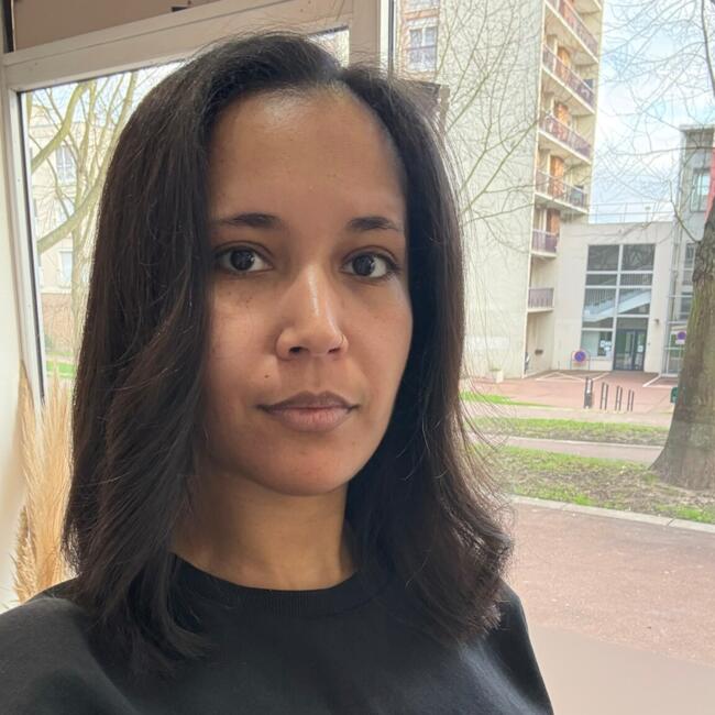 Babysitter in Magny-les-Hameaux: Coralie