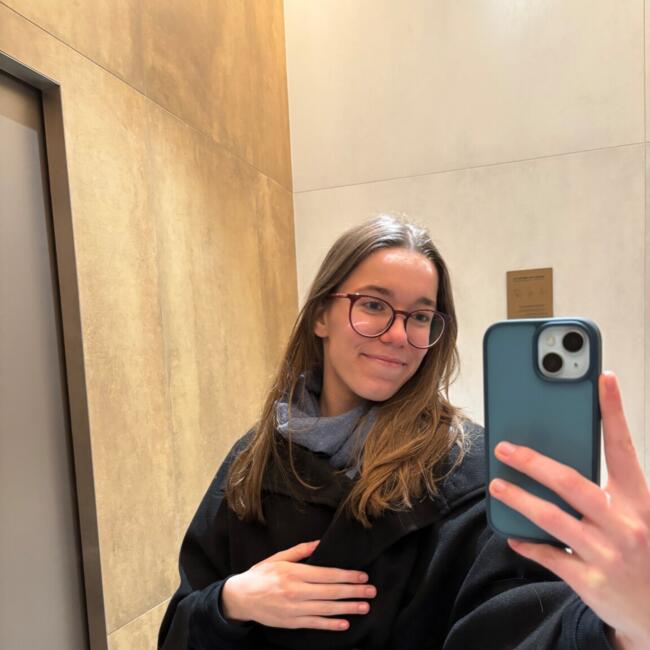 Babysitter in Saint-Sébastien-de-Morsent: Marie