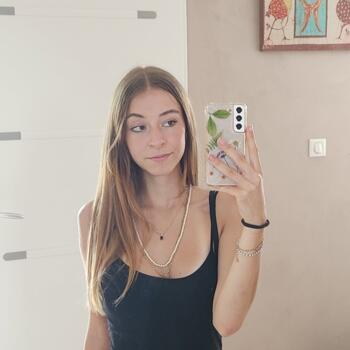 Babysitter in Fleuré: Camille