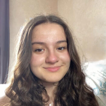 Babysitter in Mont-Saint-Aignan: Julia