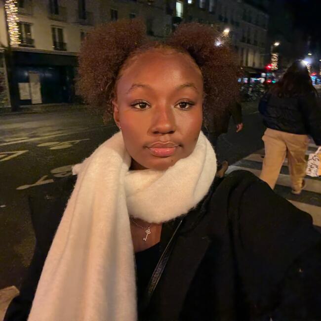 Babysitter in Créteil: Souad