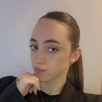 Babysitter in Saint-Quentin: Coralie