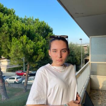 Babysitter in Antibes: Manon