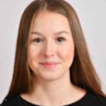 בייביסיטר ב- דנקרק: Maelly