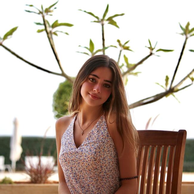 Babysitter in Cascais: Sofia