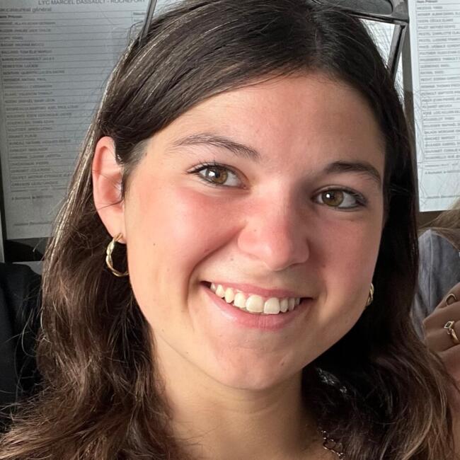 Babysitter in Échillais: Alanah