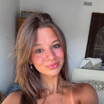 Babysitter Oliveira do Bairro: Lara