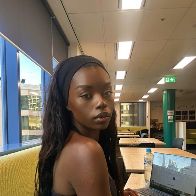 Babysitter in Sydney: Linda