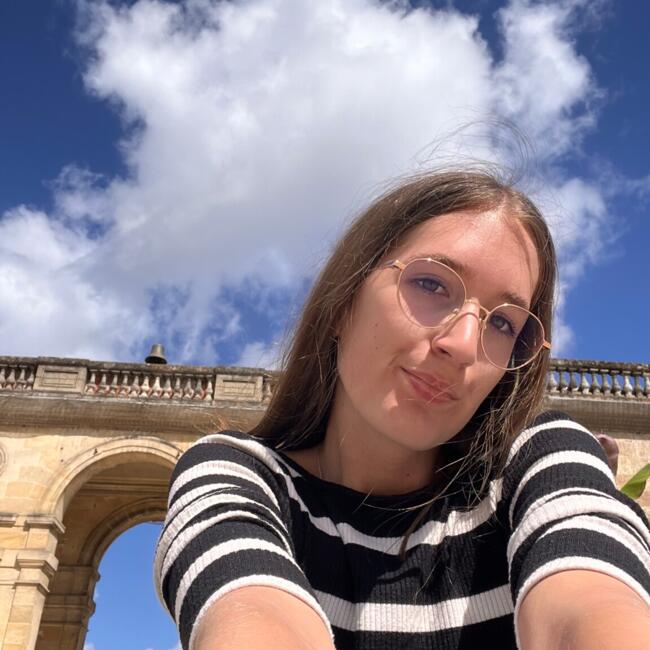 Babysitter in Paris: Louise