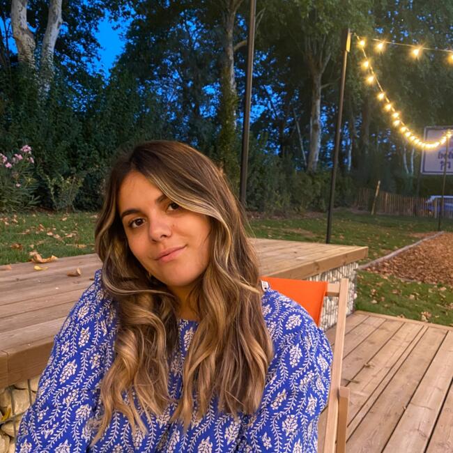 Babysitter in La Rochelle: CAMILLE LLINARES