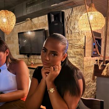 Babysitter in Saint-Cloud: Nora