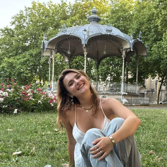 Babysitter in Créteil: Clementine