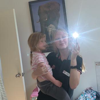 Babysitter Melbourne: Kim E