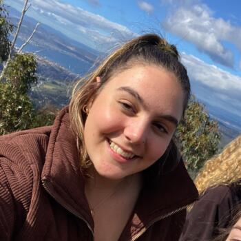 Babysitter in Hobart: Lily