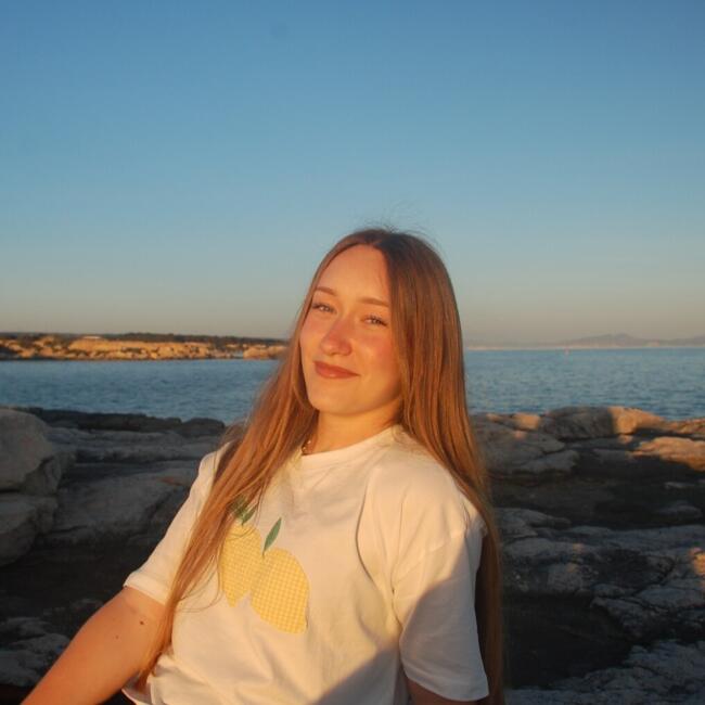 Babysitter in Châteauneuf-les-Martigues: Lydie