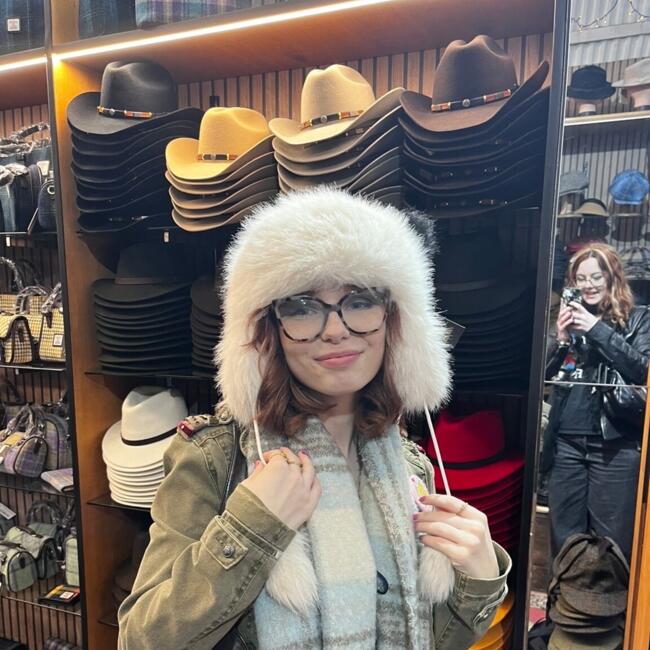 Babysitter in Shefford: Lore