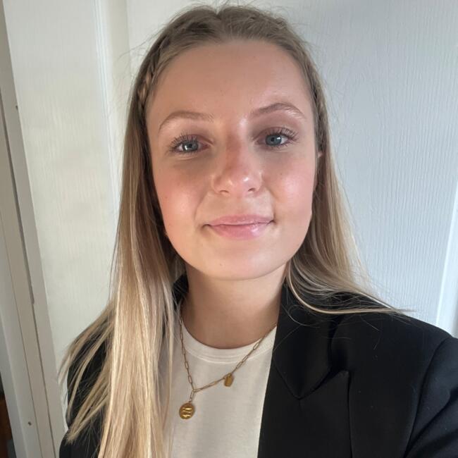 Babysitter in Le Creusot: Lola