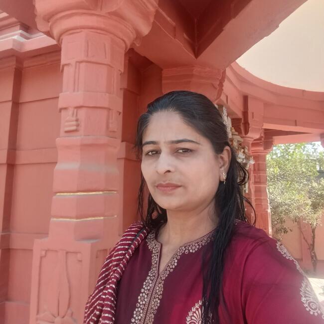Surat में बेबीसिटर: Heena soni