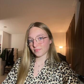 Babysitter in Ceaucé: Inès