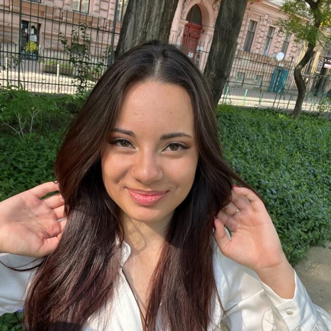 Bébiszitter Őrbottyán területén: Virág