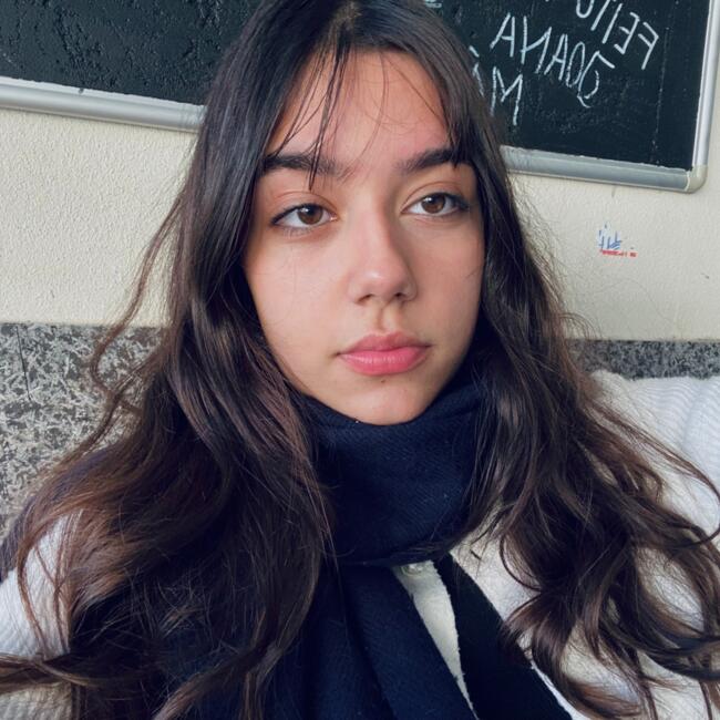 Babysitter in Faro: Luana