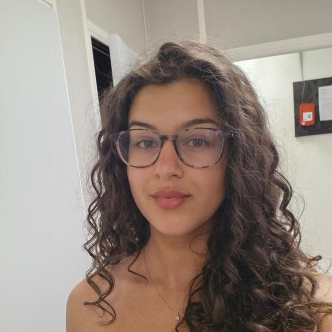 Babysitter in Grenoble: Calista