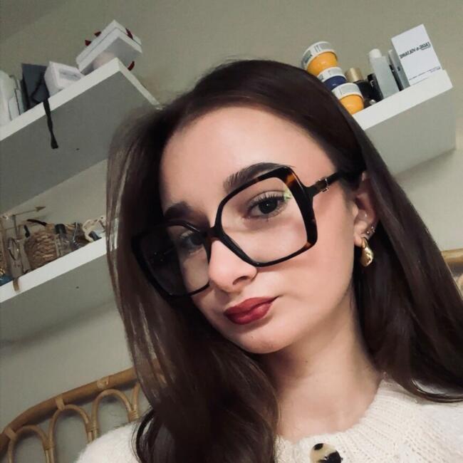 Babysitter in Bourg-en-Bresse: Ines