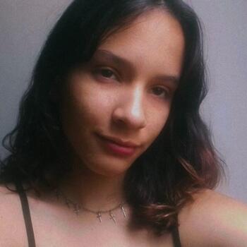 Babysitter Anápolis: Yasmin