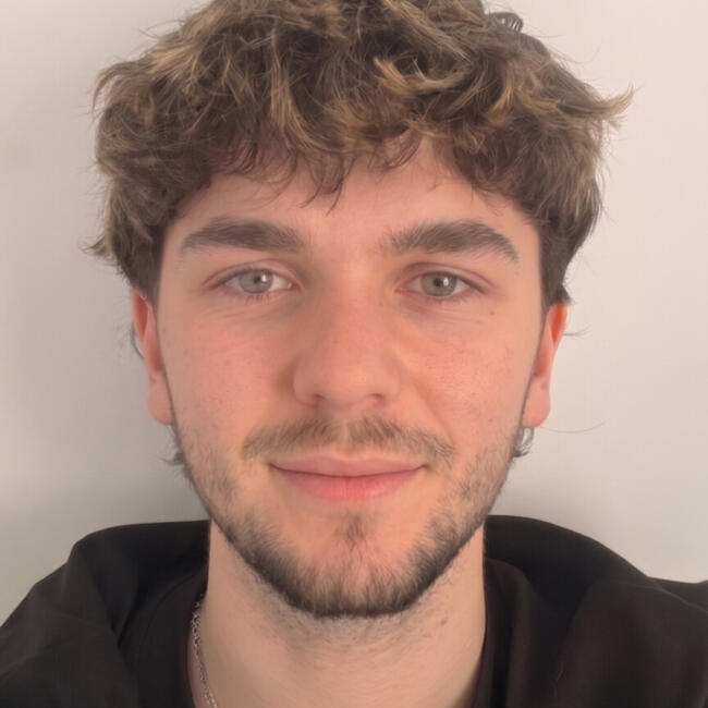 Babysitter in Paris: Evan