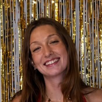 Babysitter Saint-Sauveur-de-Pierrepont: Mia