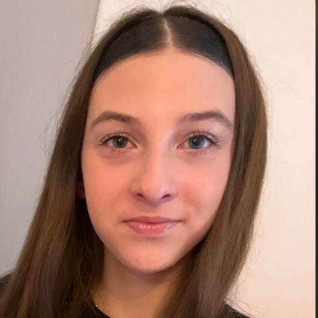 Babysitter in Pont-l'Abbé: Louise