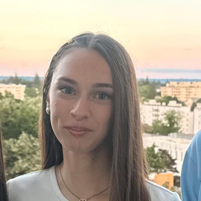Babysitter in Pau: Jade