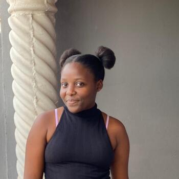 Babysitter in Motherwell: Nolutho