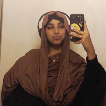 Babysitter in Levallois-Perret: Aya